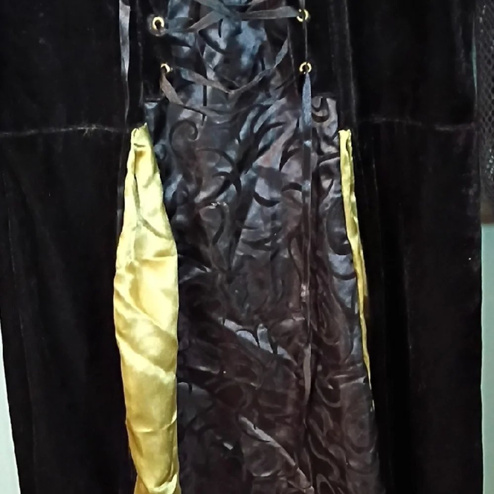 🖤 Kids Size Medium 8-10 Witch Costume with Hat - Black and Gold